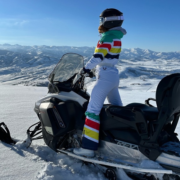 Retro Snowsuit - Picture 3 of 17